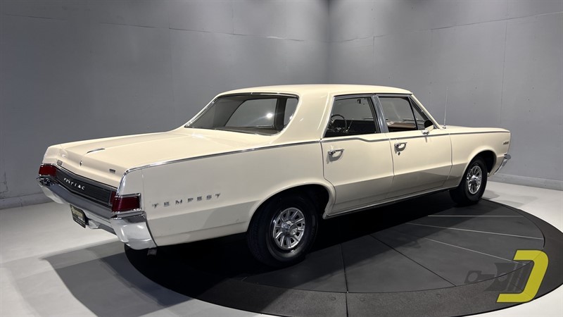 Pontiac-Tempest-1965-Sedan-31