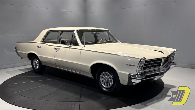 Pontiac-Tempest-1965-Sedan-32