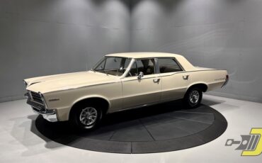Pontiac-Tempest-1965-Sedan