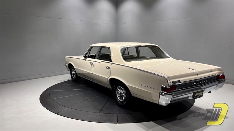 Pontiac-Tempest-1965-Sedan-4