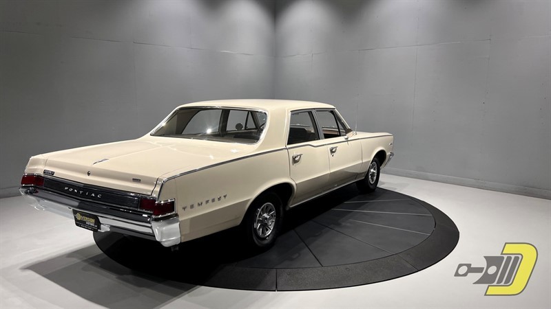 Pontiac-Tempest-1965-Sedan-7
