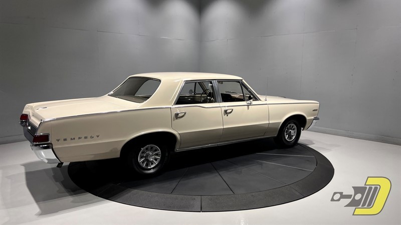 Pontiac-Tempest-1965-Sedan-8