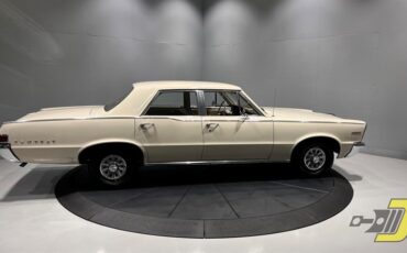 Pontiac-Tempest-1965-Sedan-9