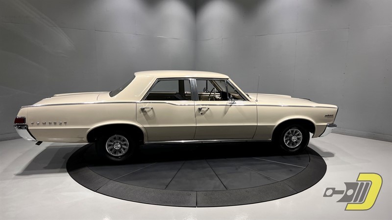 Pontiac-Tempest-1965-Sedan-9