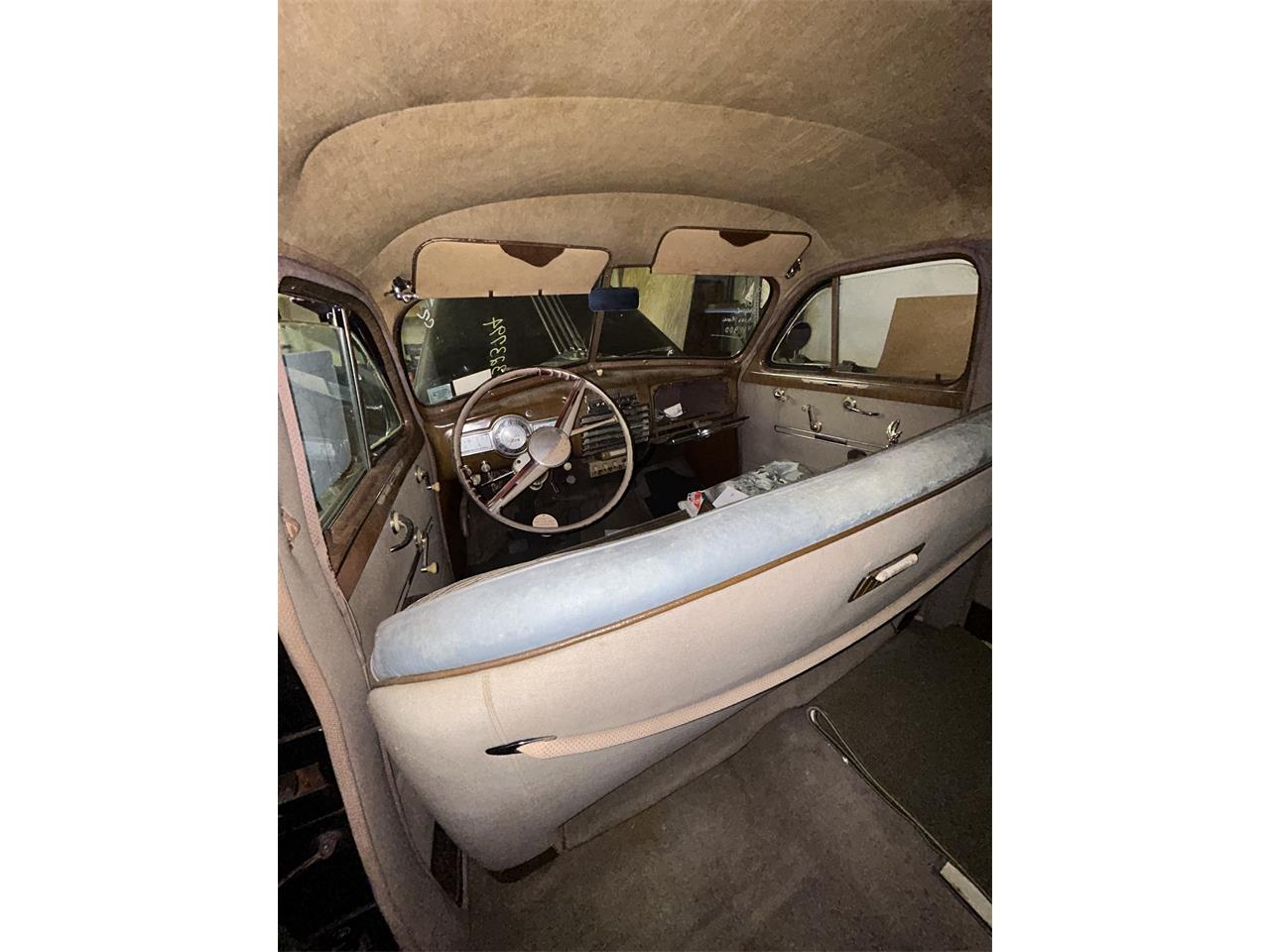 Pontiac-Torpedo-1941-Black-Tan-12