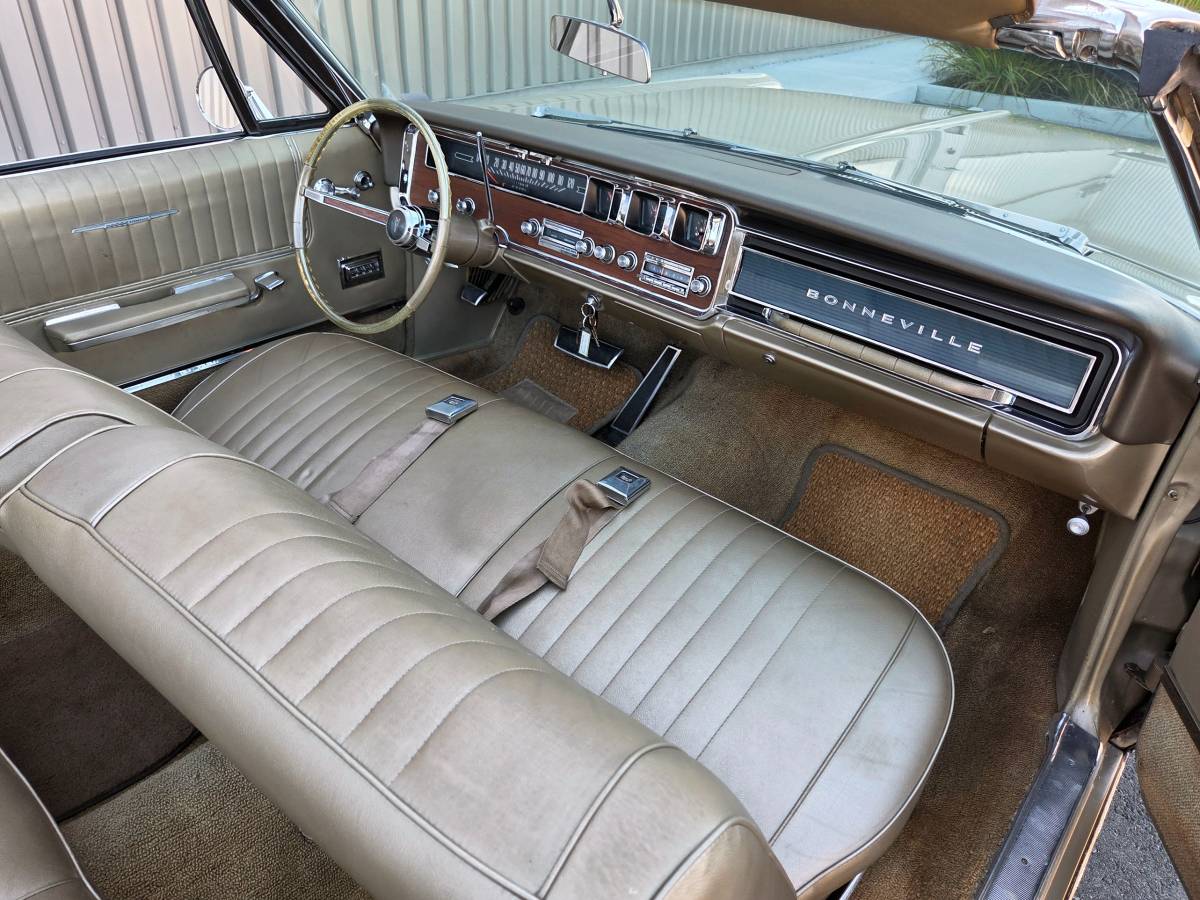 Pontiac-bonneville-1966-10