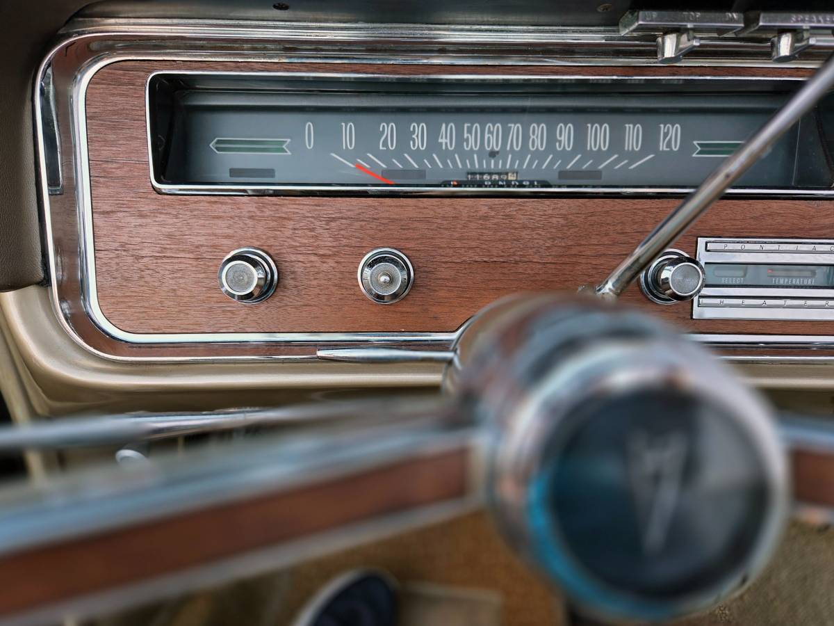 Pontiac-bonneville-1966-22