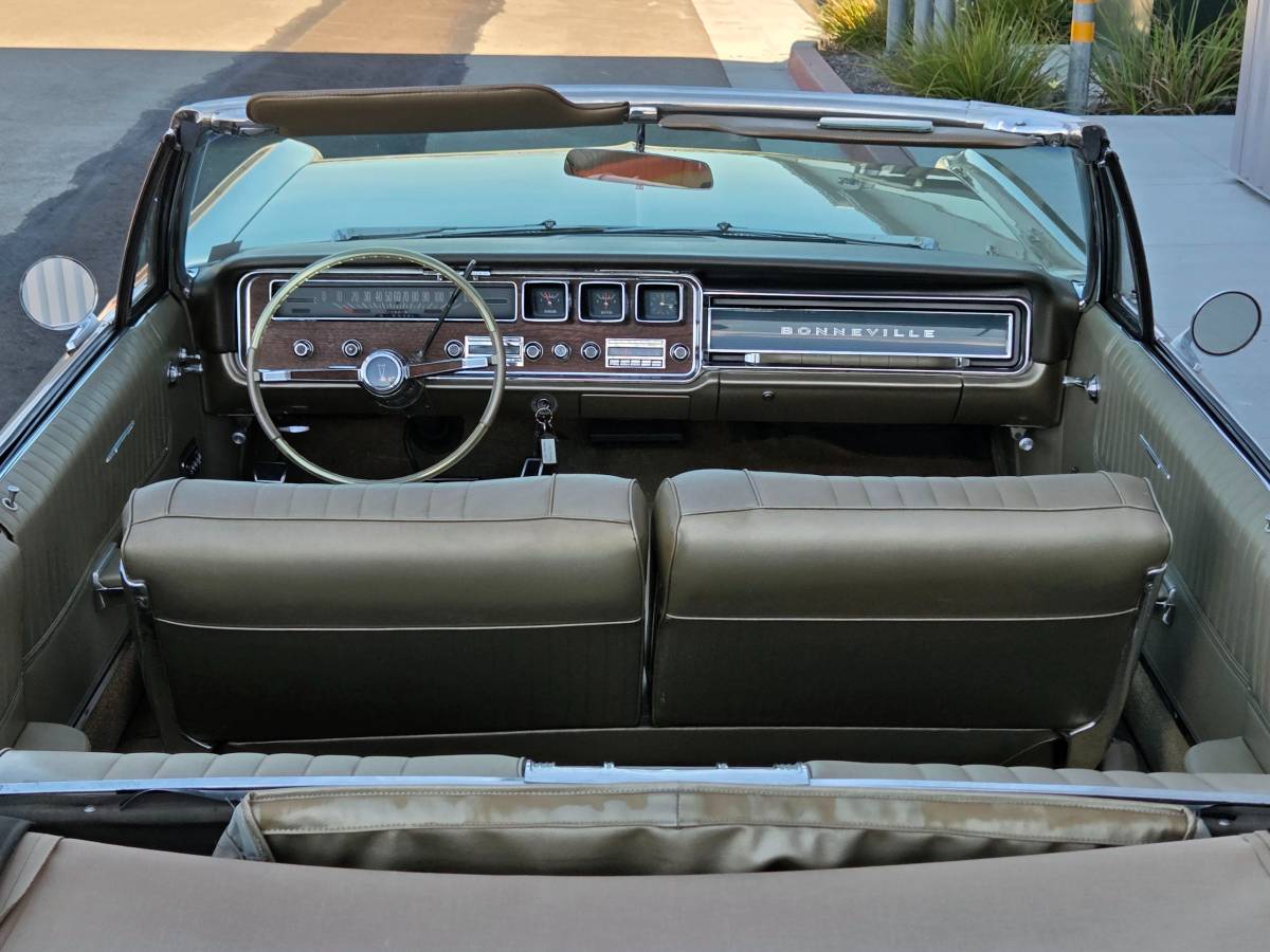 Pontiac-bonneville-1966-9