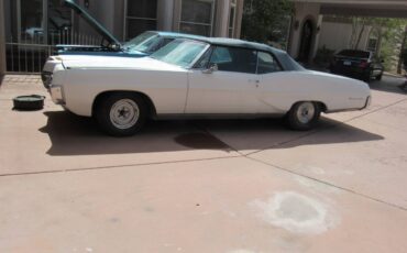 Pontiac-bonneville.-1967-white-1