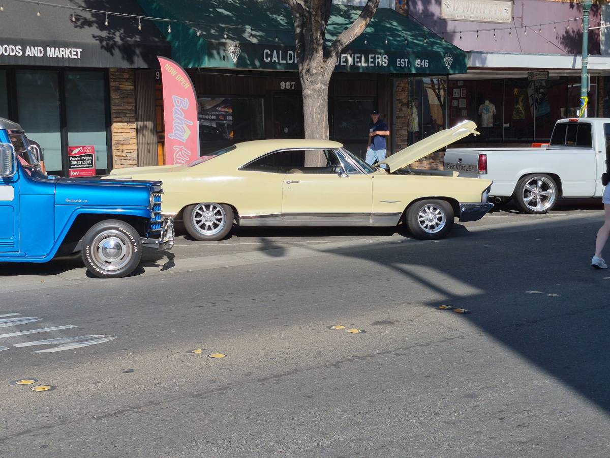 Pontiac-bonnyville-1965-yellow-10