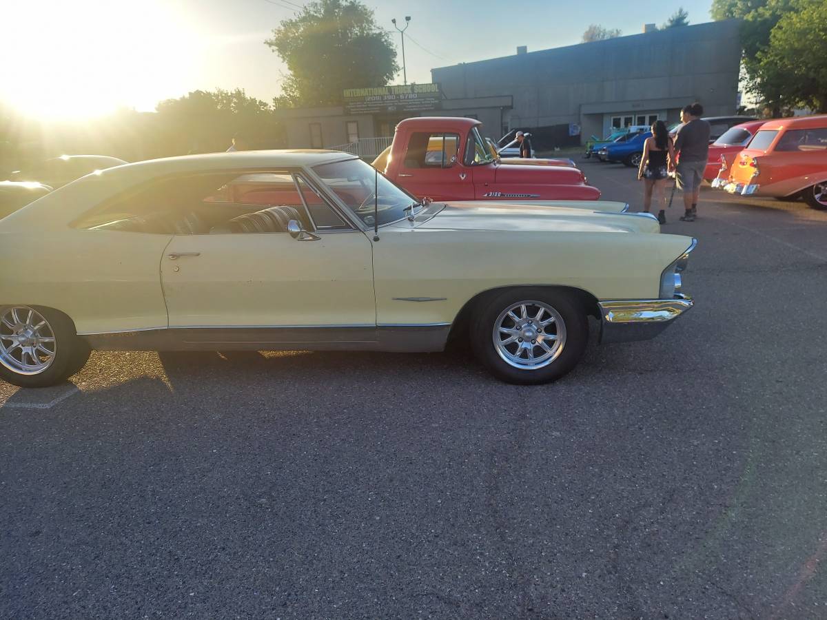 Pontiac-bonnyville-1965-yellow