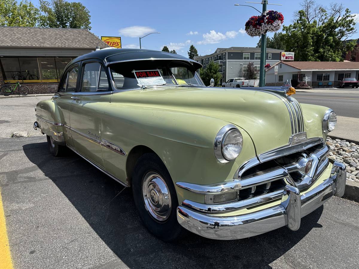 Pontiac-chieftain-1951-green-1