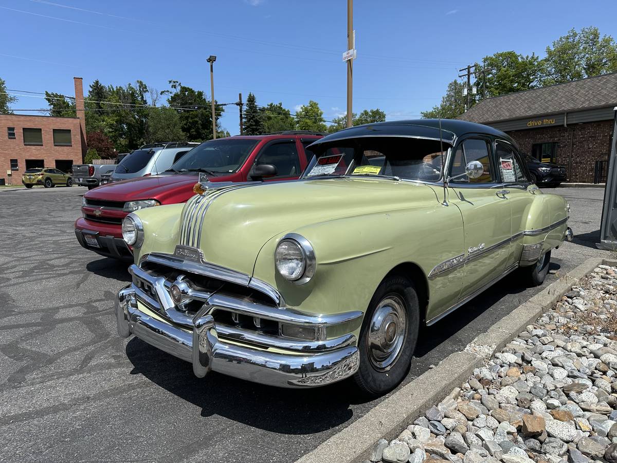 Pontiac-chieftain-1951-green-2