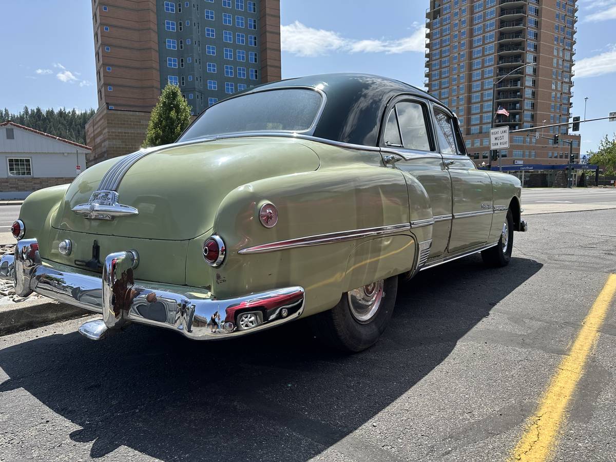 Pontiac-chieftain-1951-green-4