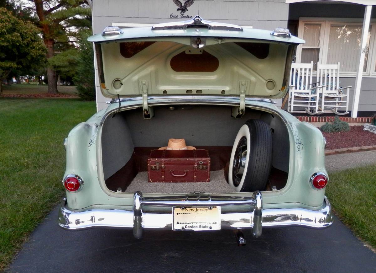 Pontiac-chieftain-1953-green-2
