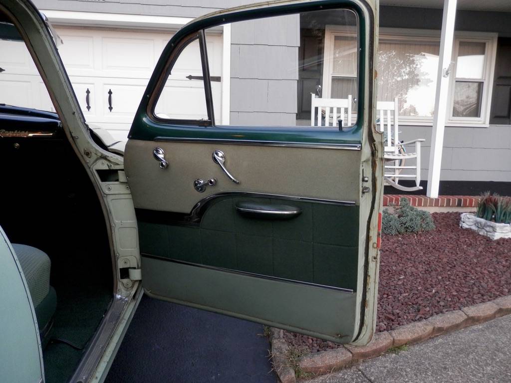 Pontiac-chieftain-1953-green-21