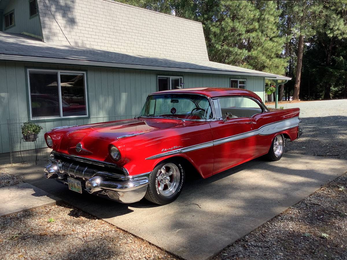 Pontiac-chieftain-1957-red