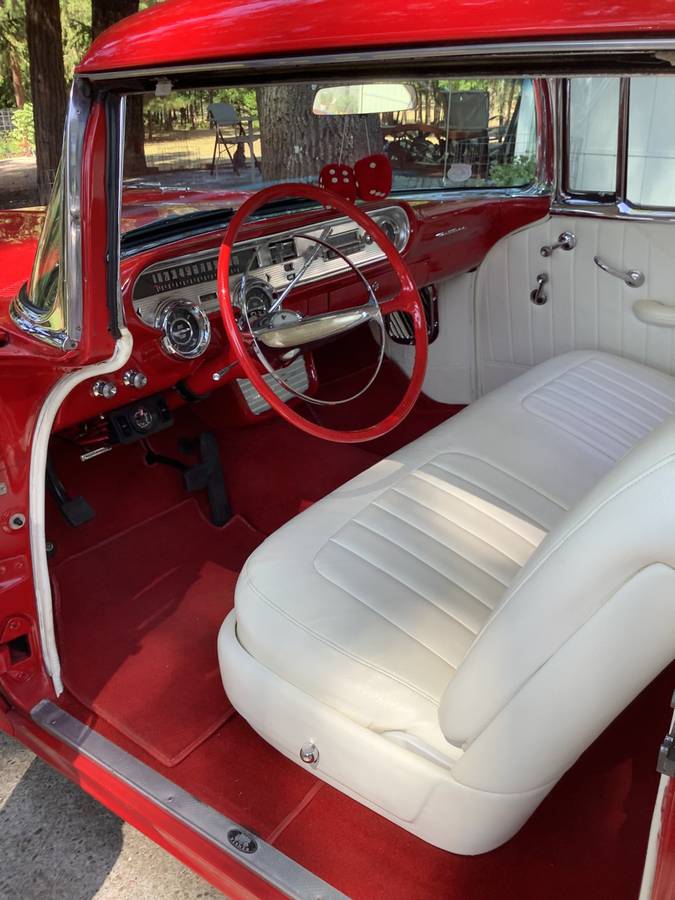 Pontiac-chieftain-1957-red-2