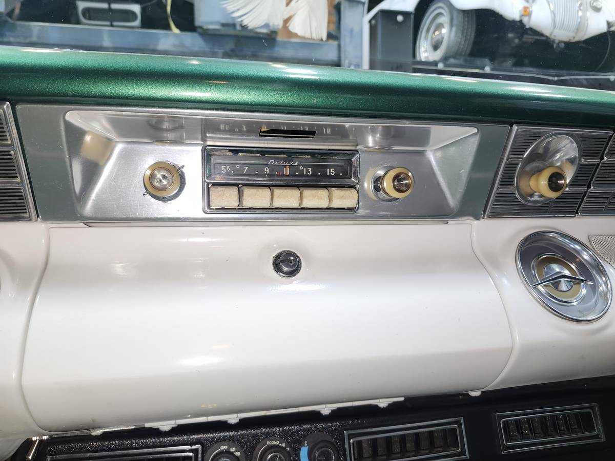 Pontiac-chieftan-wagon-1956-green-16