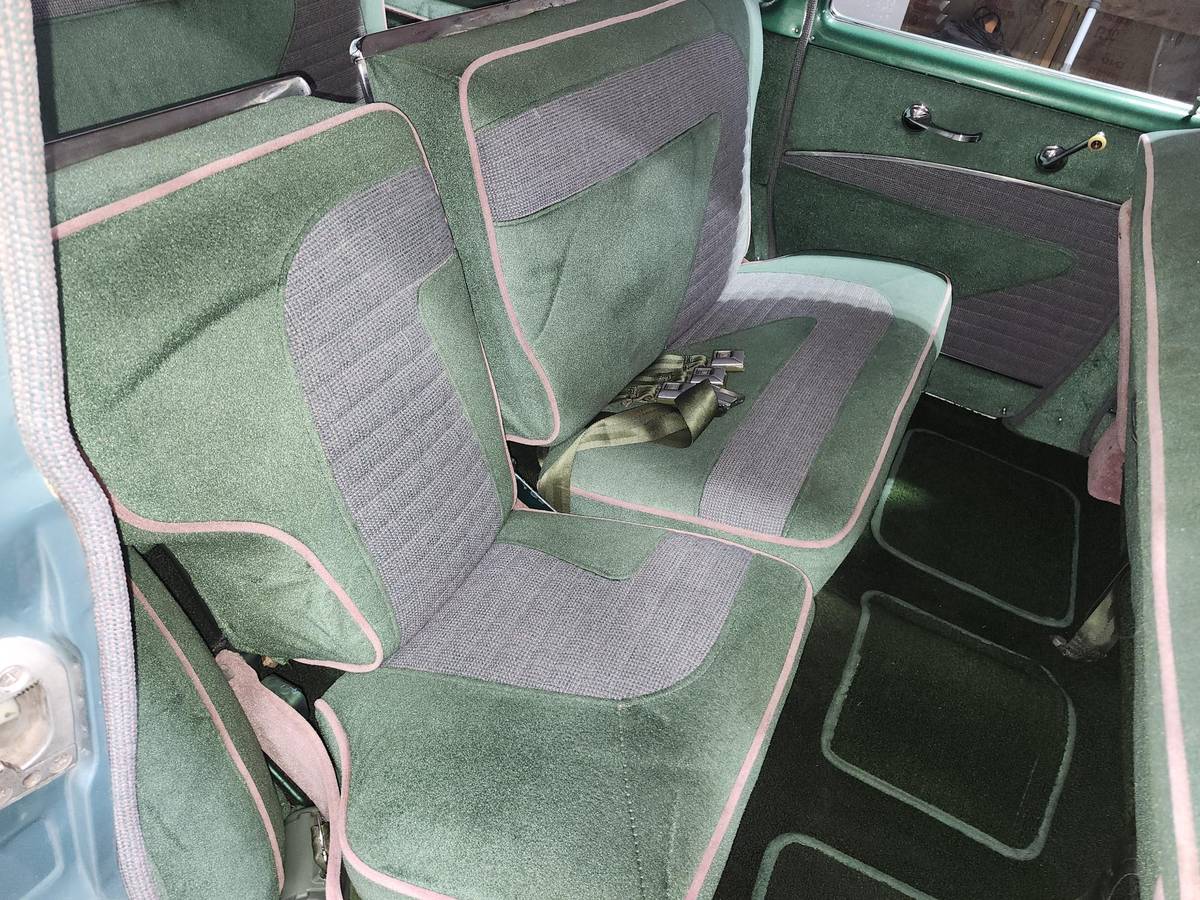Pontiac-chieftan-wagon-1956-green-3