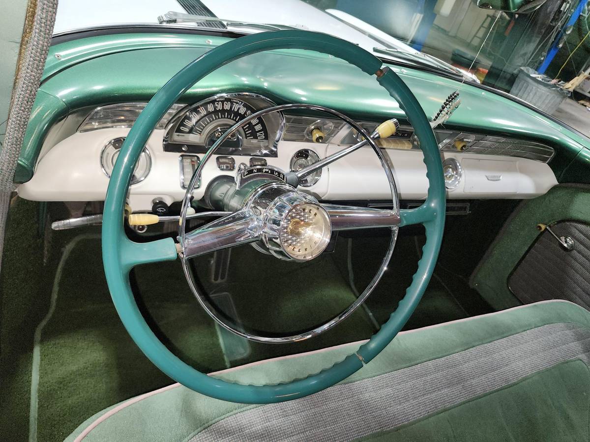 Pontiac-chieftan-wagon-1956-green-7