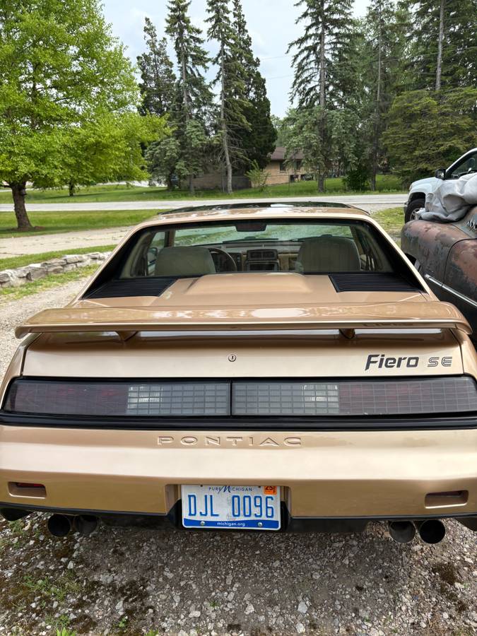 Pontiac-fiero-1986-custom-23