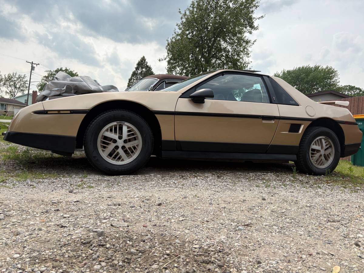 Pontiac-fiero-1986-custom