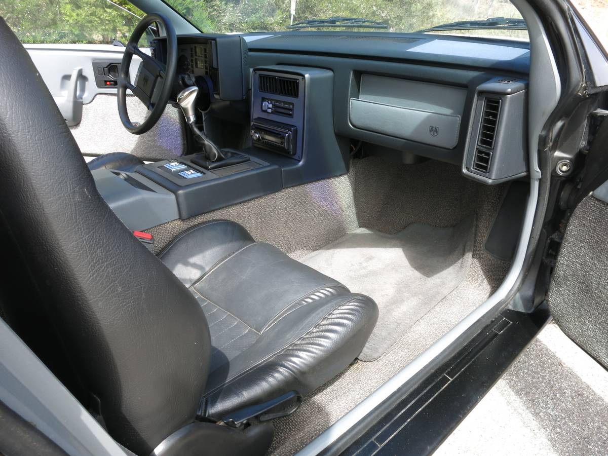 Pontiac-fiero-1988-white-10