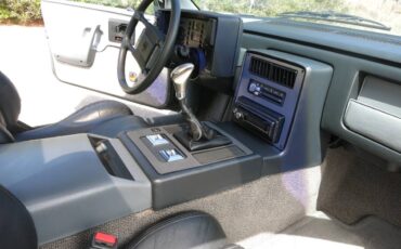Pontiac-fiero-1988-white-11