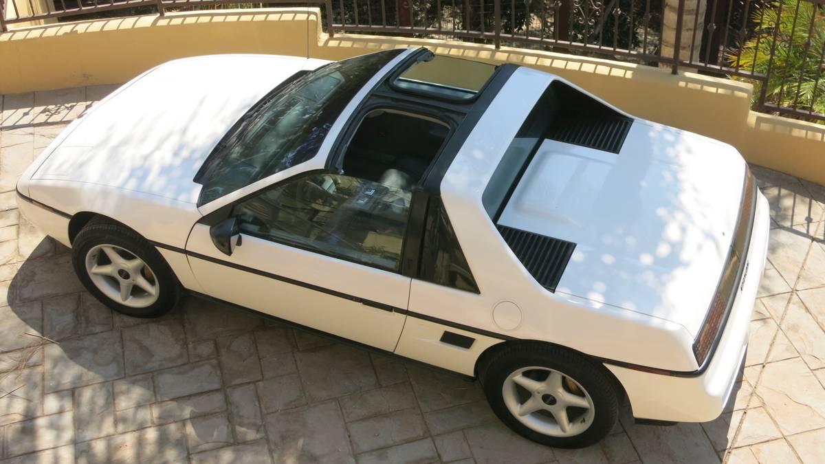 Pontiac-fiero-1988-white-12