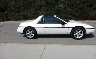 Pontiac-fiero-1988-white-2