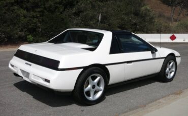 Pontiac-fiero-1988-white-3