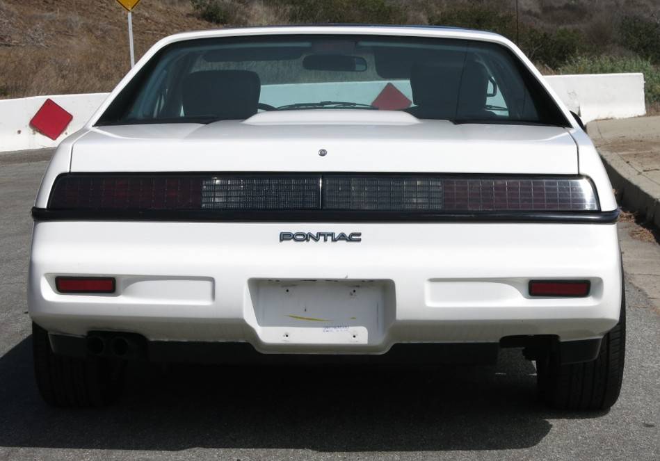 Pontiac-fiero-1988-white-4