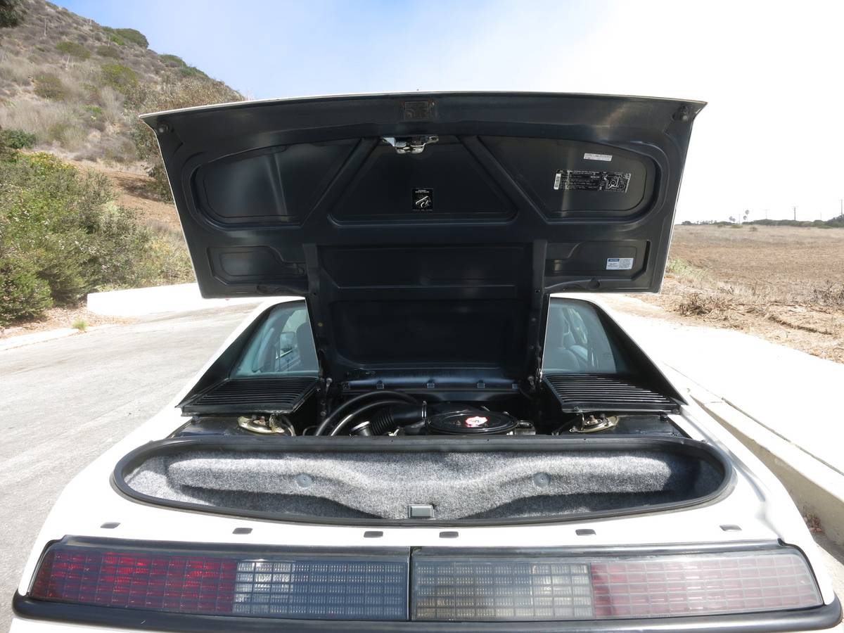 Pontiac-fiero-1988-white-6