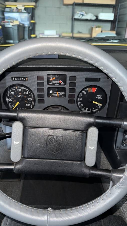Pontiac-fiero-formula-1988-yellow-4