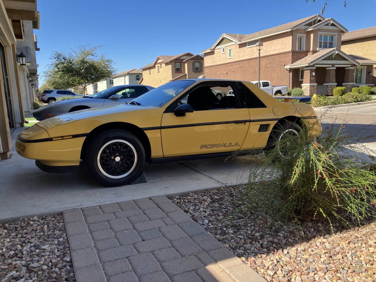 Pontiac-fiero-formula-1988-yellow-8