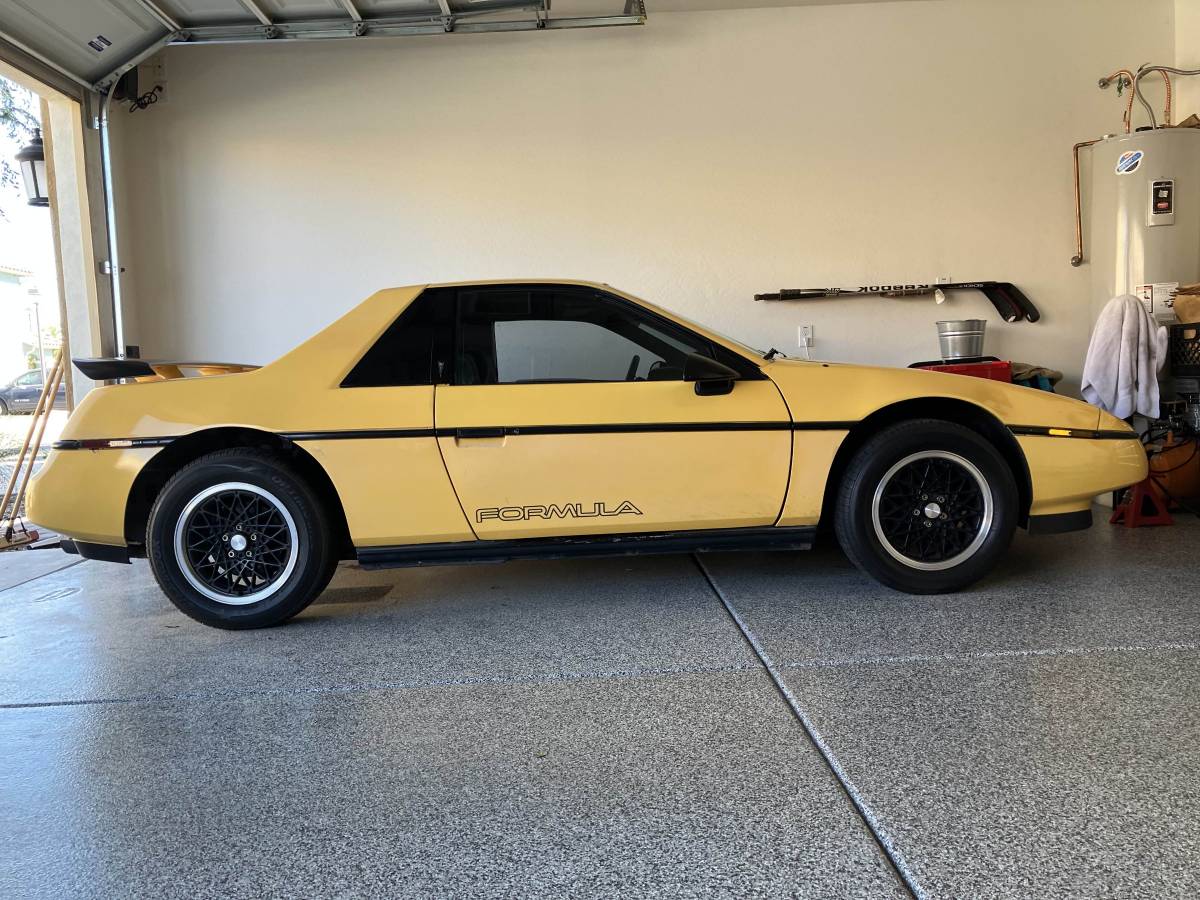 Pontiac-fiero-formula-1988-yellow-9
