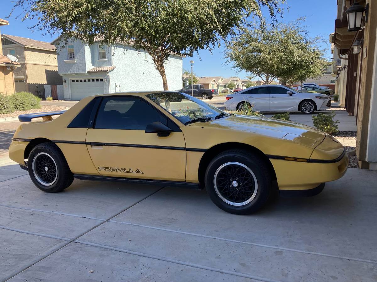 Pontiac-fiero-formula-1988-yellow
