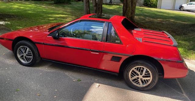 Pontiac-fiero-se-1985-red-1