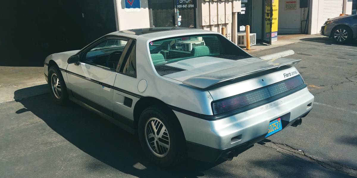 Pontiac-fiero-se-1986-silver