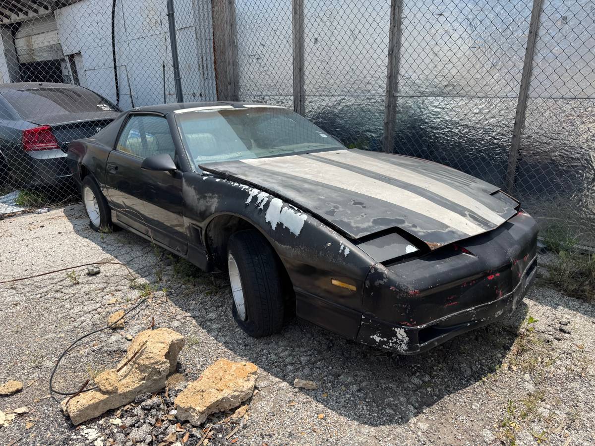 Pontiac-firebird-1986-black