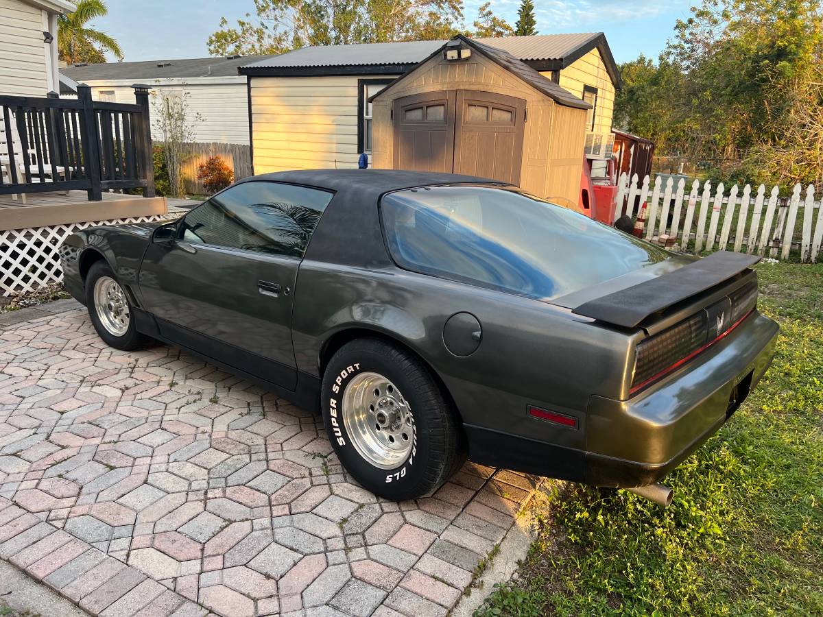 Pontiac-firebird-1988-grey