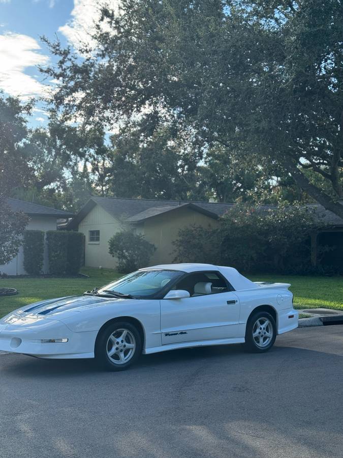 Pontiac-firebird-formula-1995-white-1