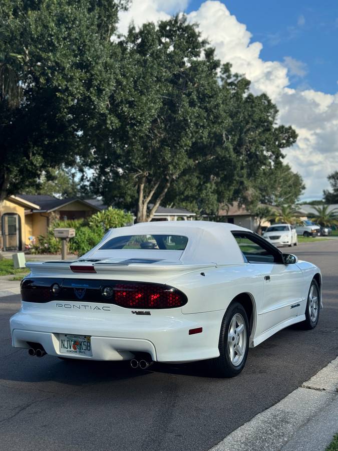 Pontiac-firebird-formula-1995-white-11