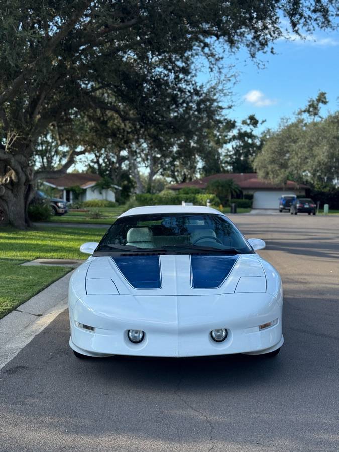 Pontiac-firebird-formula-1995-white-15