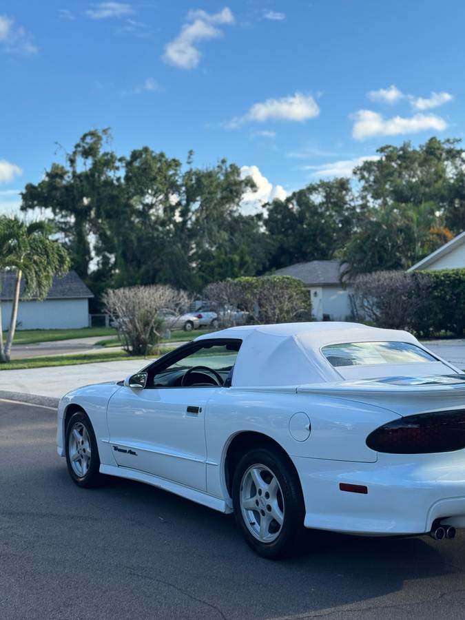 Pontiac-firebird-formula-1995-white-8