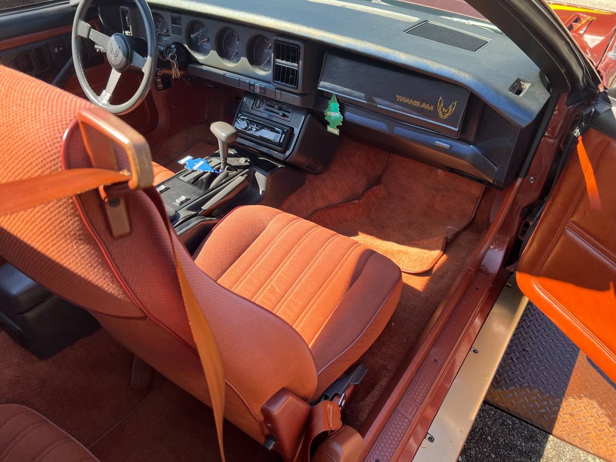 Pontiac-firebird-trans-am-1985-orange-10