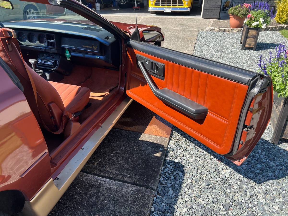 Pontiac-firebird-trans-am-1985-orange-11