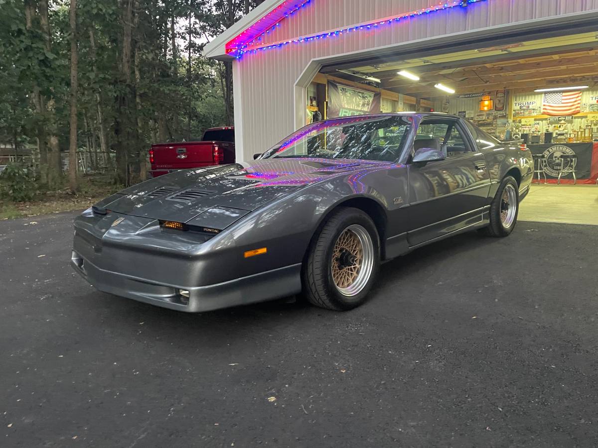 Pontiac-firebird-trans-am-1987-grey-1