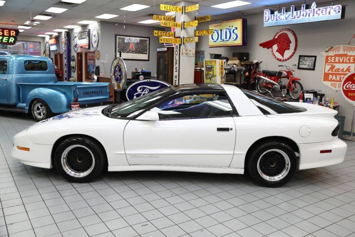 Pontiac-firebird-trans-am-2dr-h-1994-white-12